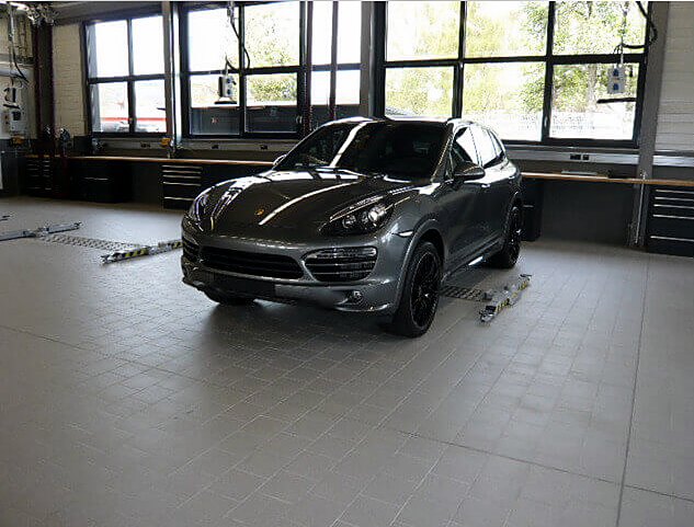 Fertige Werkstatt im Porsche-Zentrum Lörrach